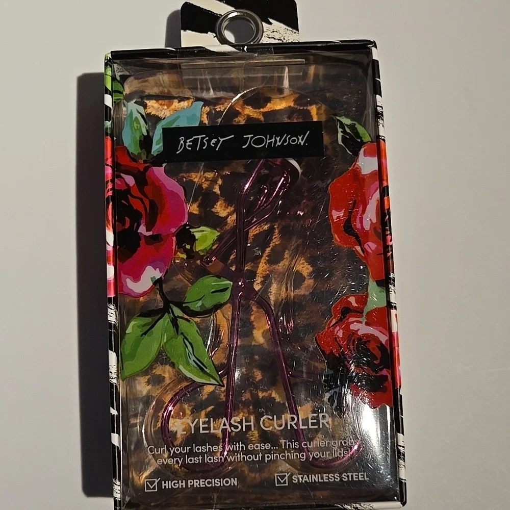 Betsey Johnson eyelash curler NEW
